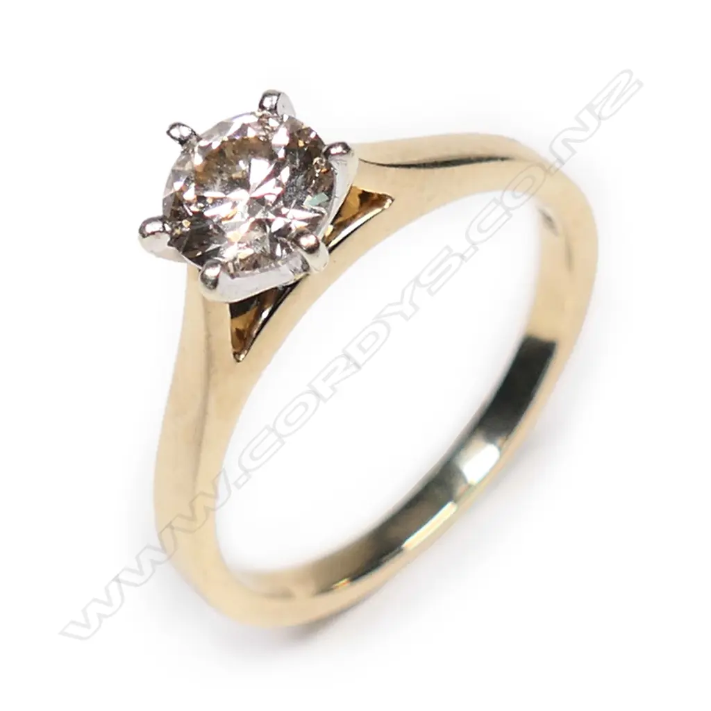 An 18ct gold and 1ct. diamond solitaire ring, Image 1++