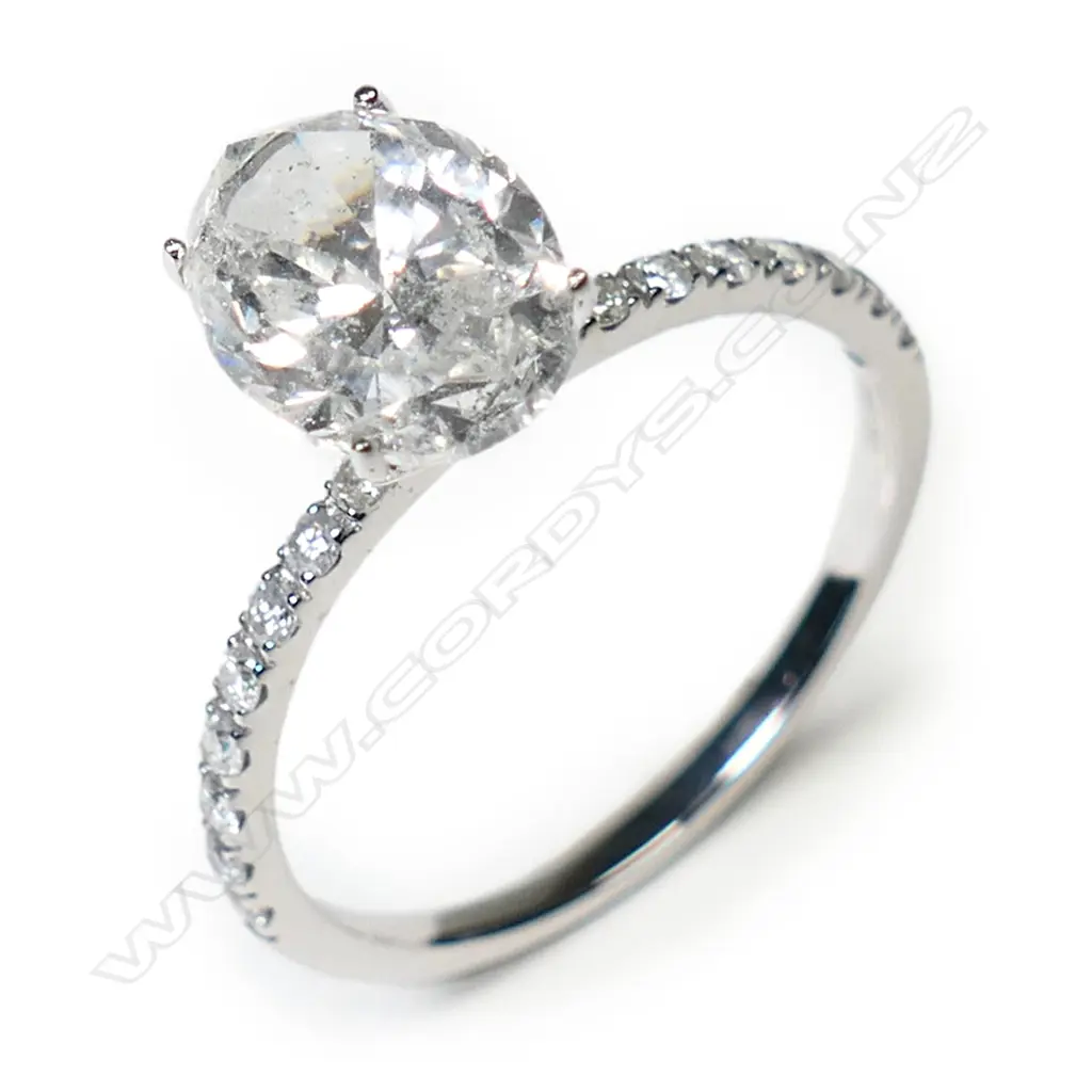 A 14ct white gold diamond ring, Image 1++