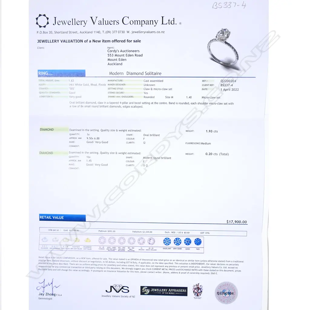 A 14ct white gold diamond ring, Image 1++
