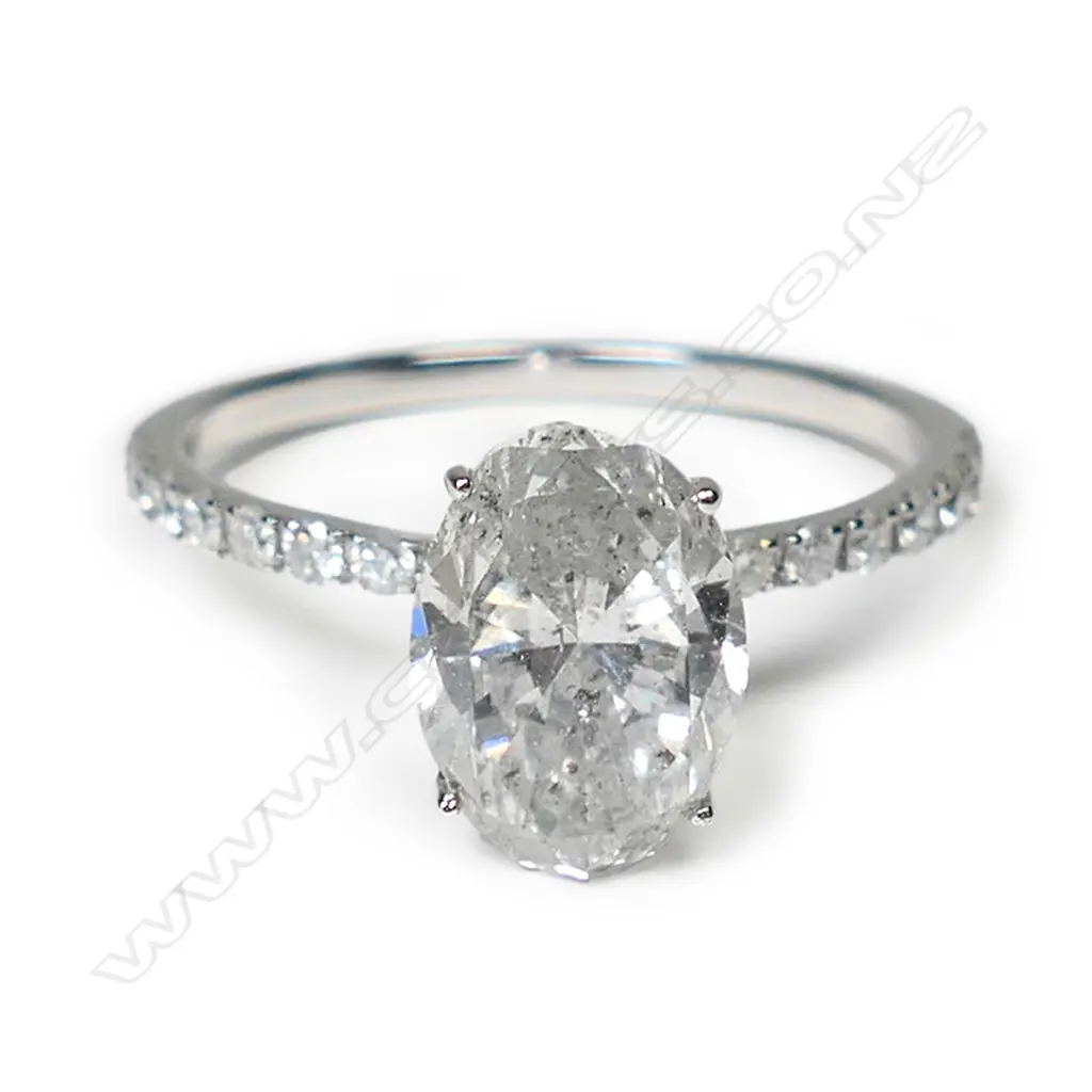 A 14ct white gold diamond ring, Image 1++