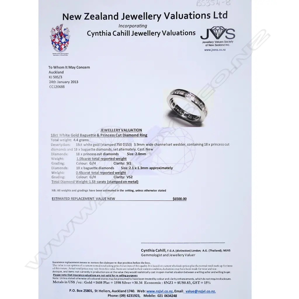 An 18ct white gold and diamond ring, Image 1++