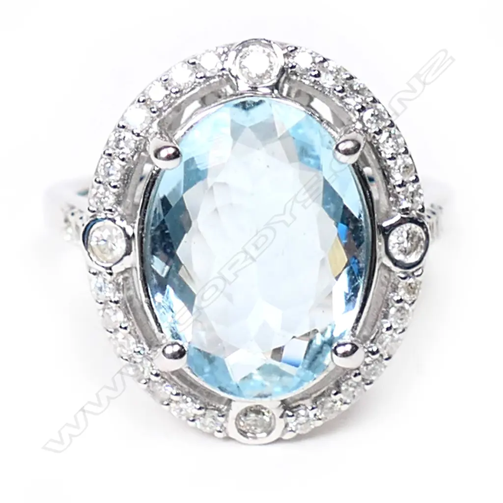 A 14ct white gold, aquamarine and diamond cocktail ring, Image 1++