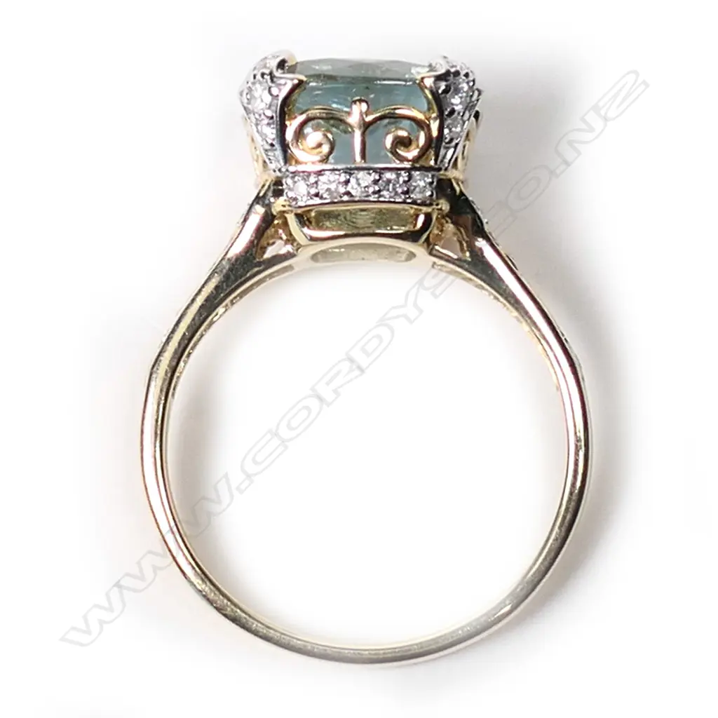 A 14ct gold, aquamarine and diamond cocktail ring, Image 1++