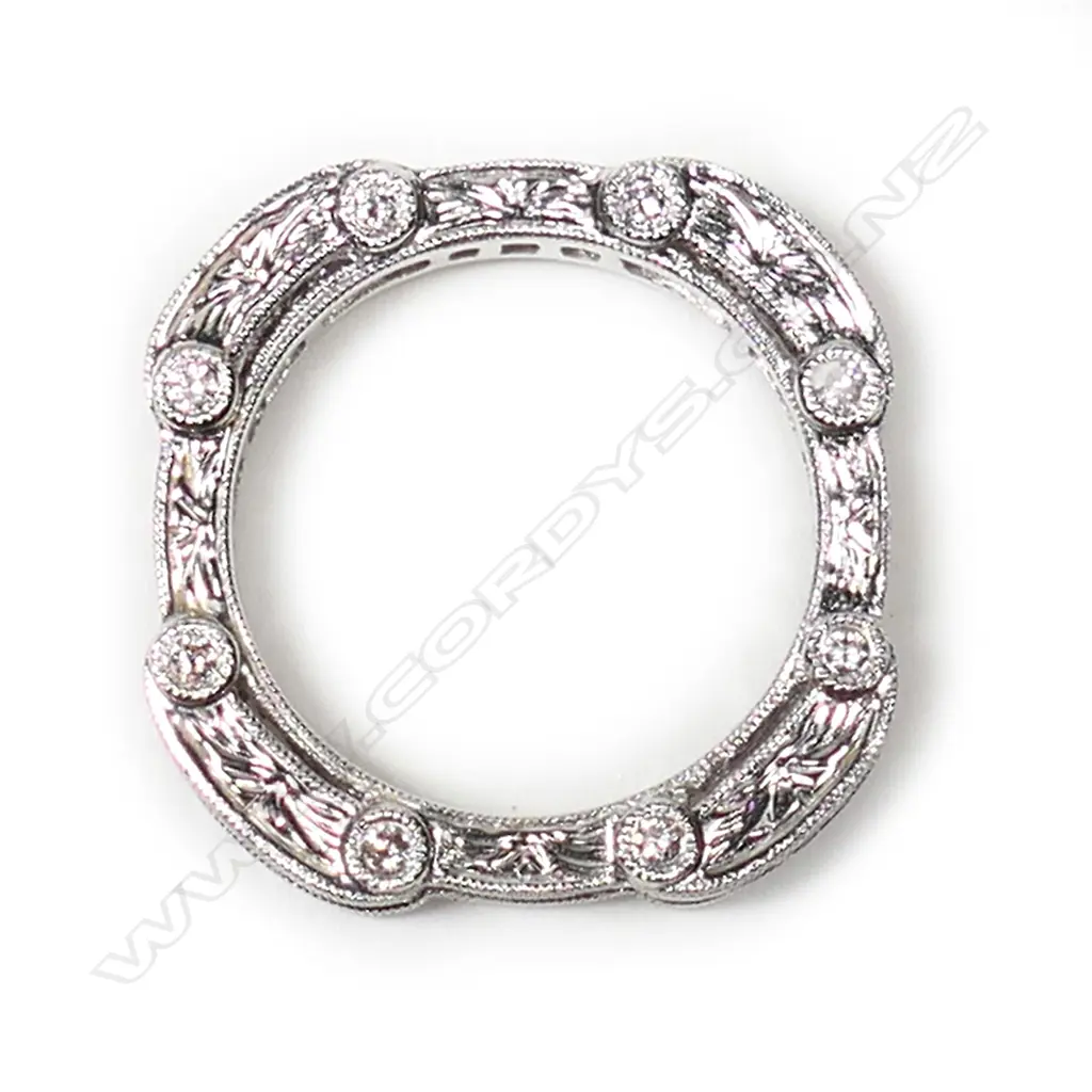 An 18ct white gold, diamond and pink sapphire ring, Image 1++