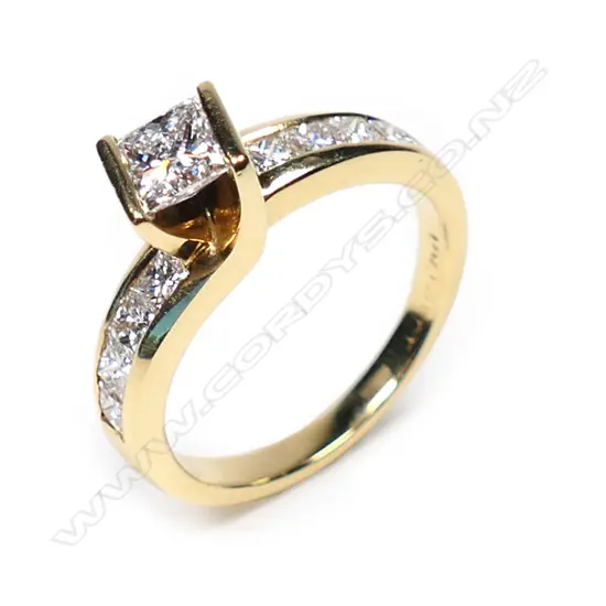 An 18ct gold and diamond ring,