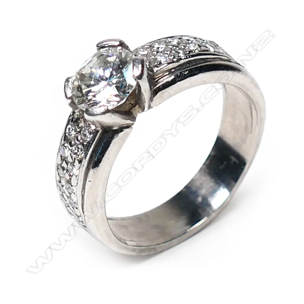 An 18ct white gold and solitaire diamond ring, Image 1++