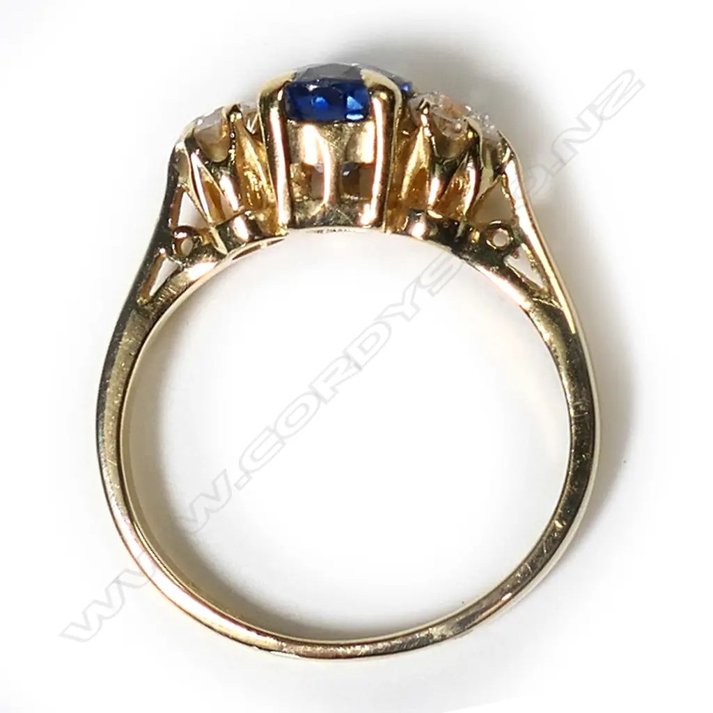 An estate 18ct gold sapphire and diamond ring, Image 1++