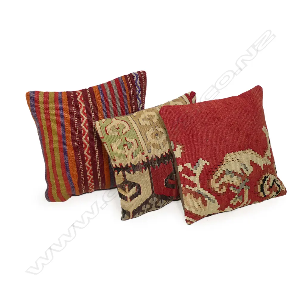 Three scatter cushions with slit weft kilim faces, Image 1++