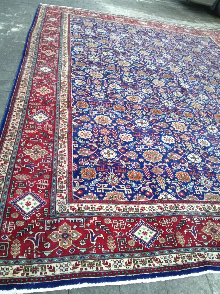 A very large Iranian hand knotted Tabriz carpet Image 1++