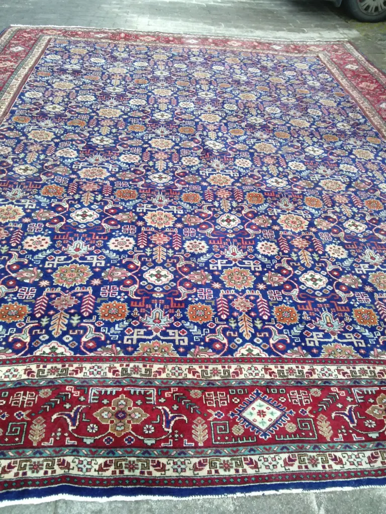 A very large Iranian hand knotted Tabriz carpet Image 1++