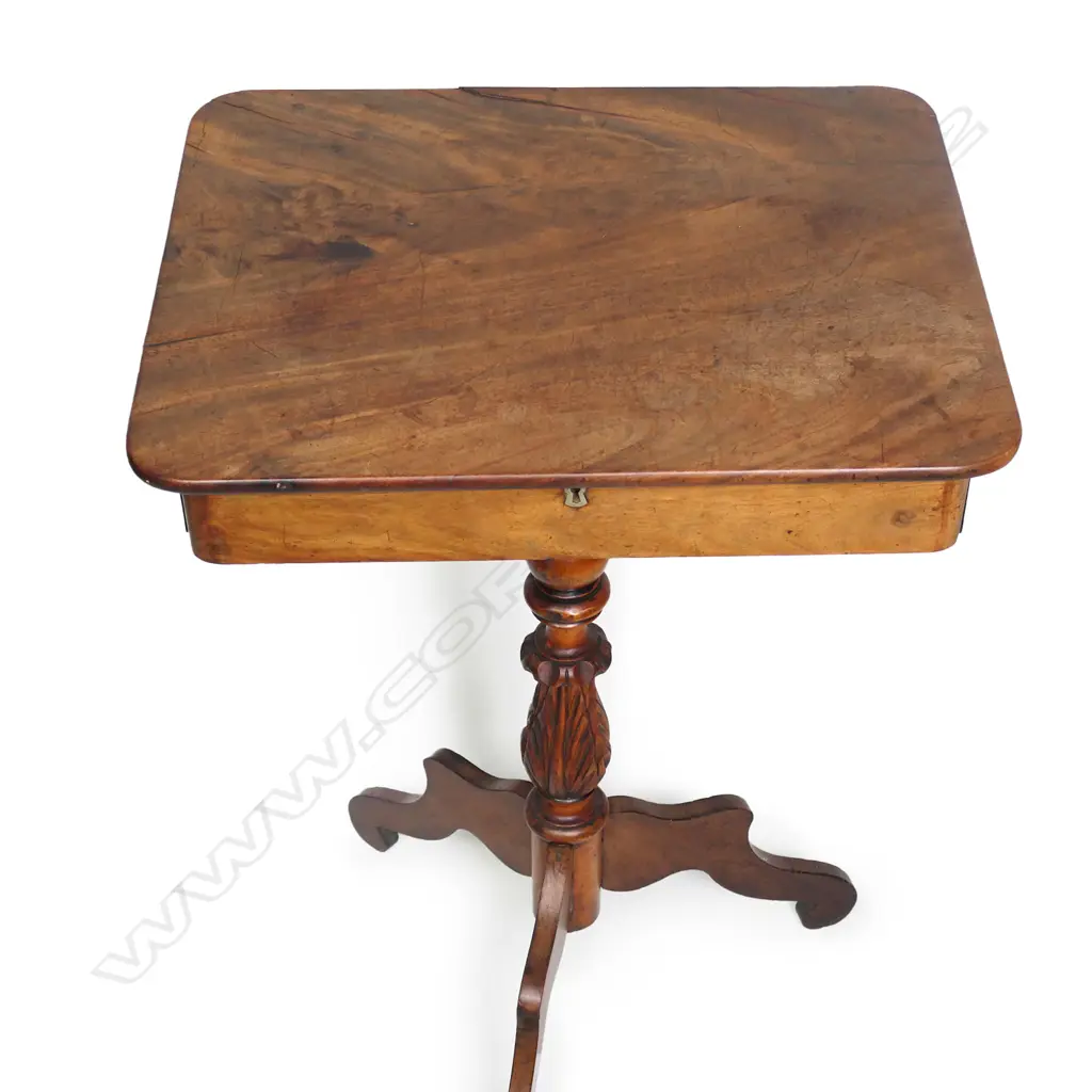 An early Victorian mahogany tripod worktable, Image 1++