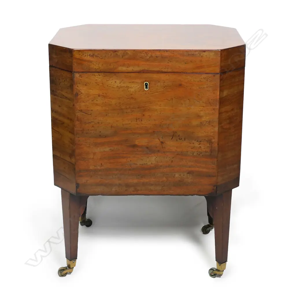 A Regency mahogany cellarette, Image 1++