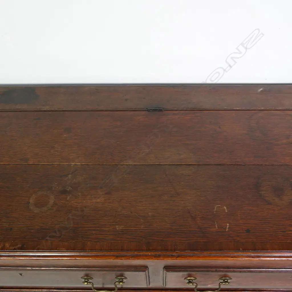 A Georgian oak mule chest, Image 1++