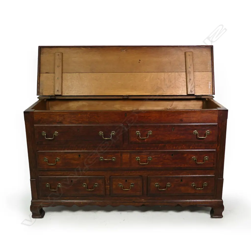 A Georgian oak mule chest, Image 1++