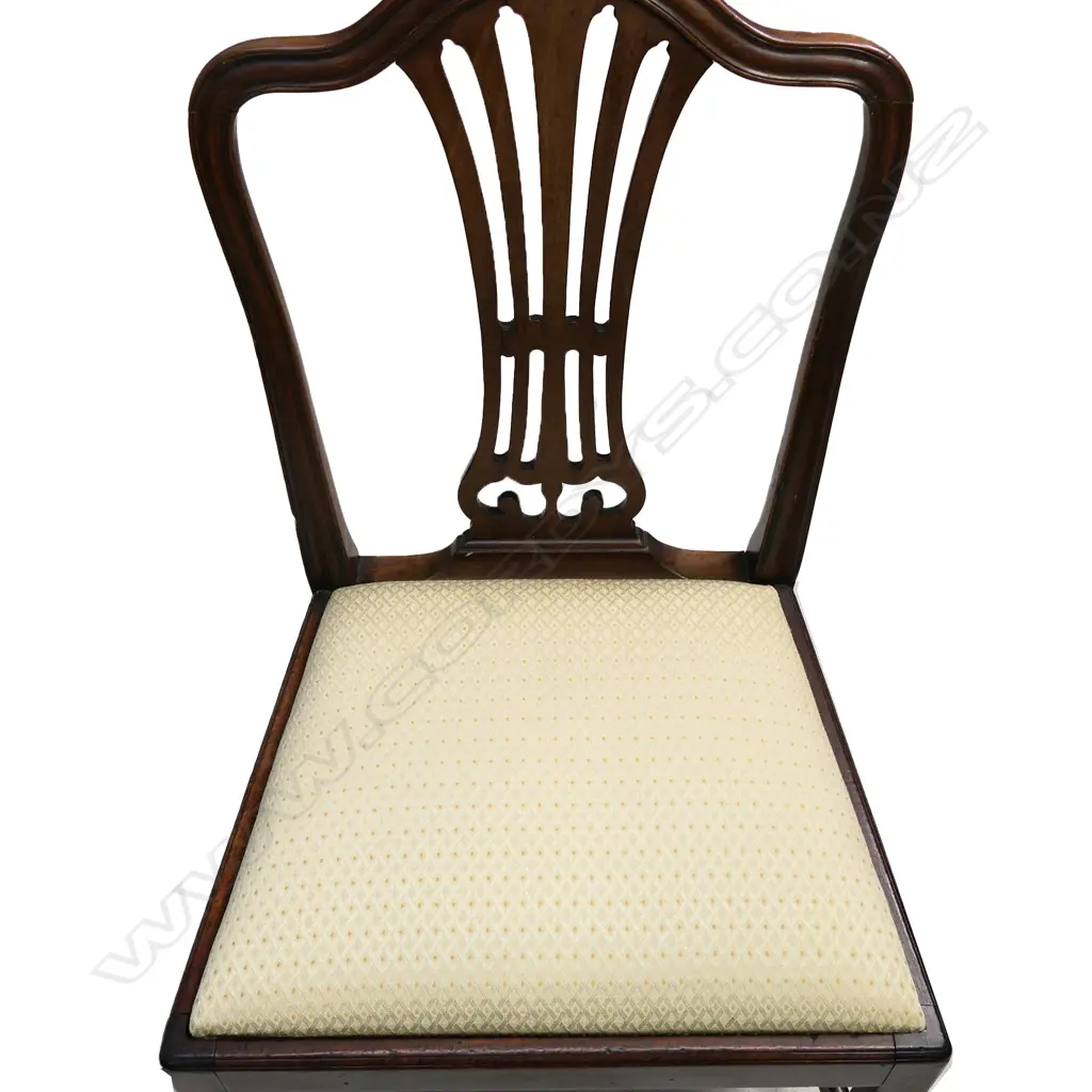 A set of six Georgian mahogany Chippendale style chairs, Image 1++