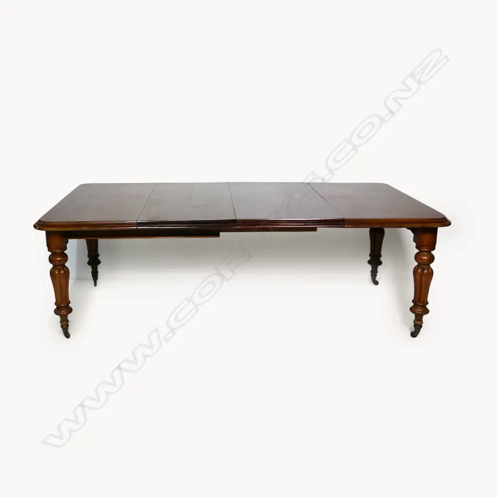 A Victorian mahogany extension dining table, Image 1++