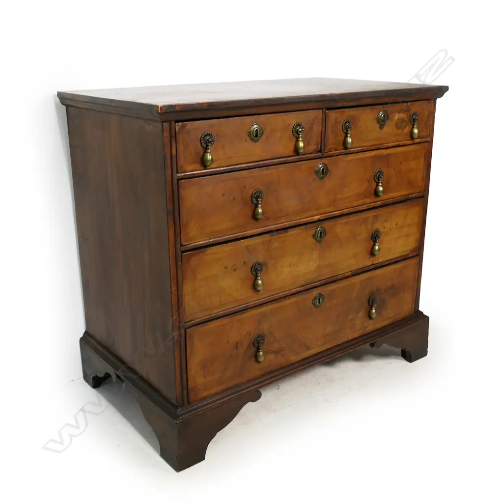 An early Georgian walnut veneer chest of five drawers Image 1++