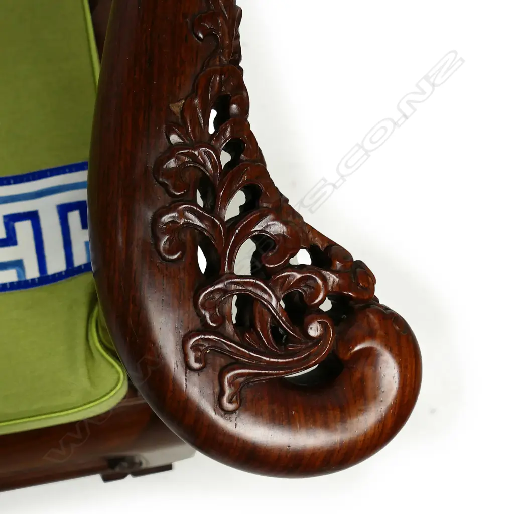 A 20thC quality Chinese rosewood furniture suite, Image 1++