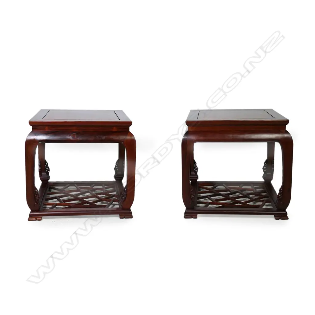 A 20thC quality Chinese rosewood furniture suite, Image 1++