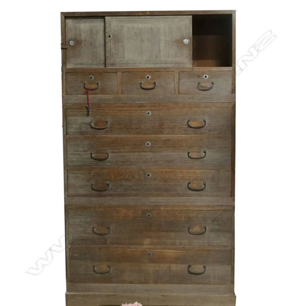 An Early Showa period (1926-1989) quality three section kimono chest, Image 1++