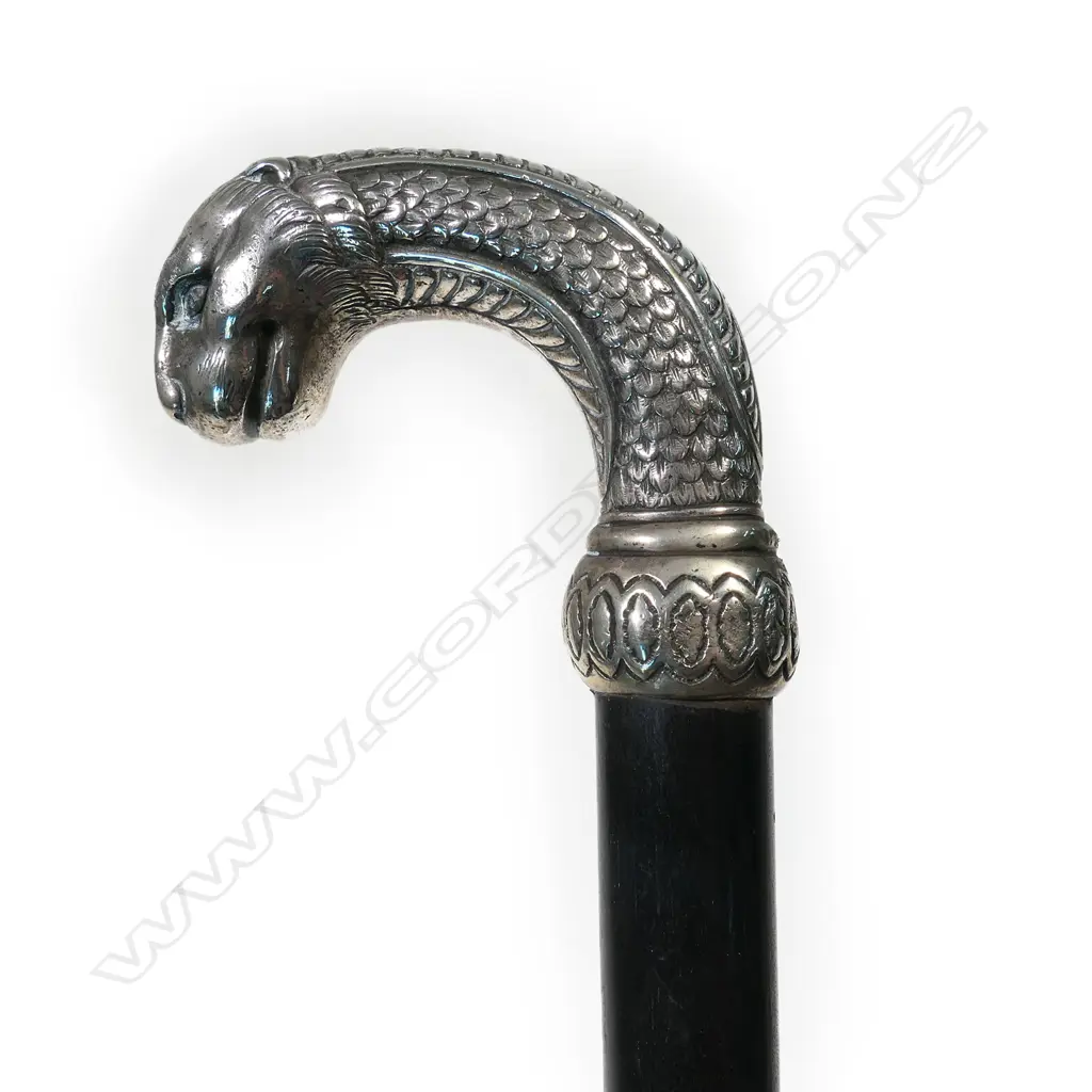 An ebony walking stick with silver leopard's head handle, Image 1++