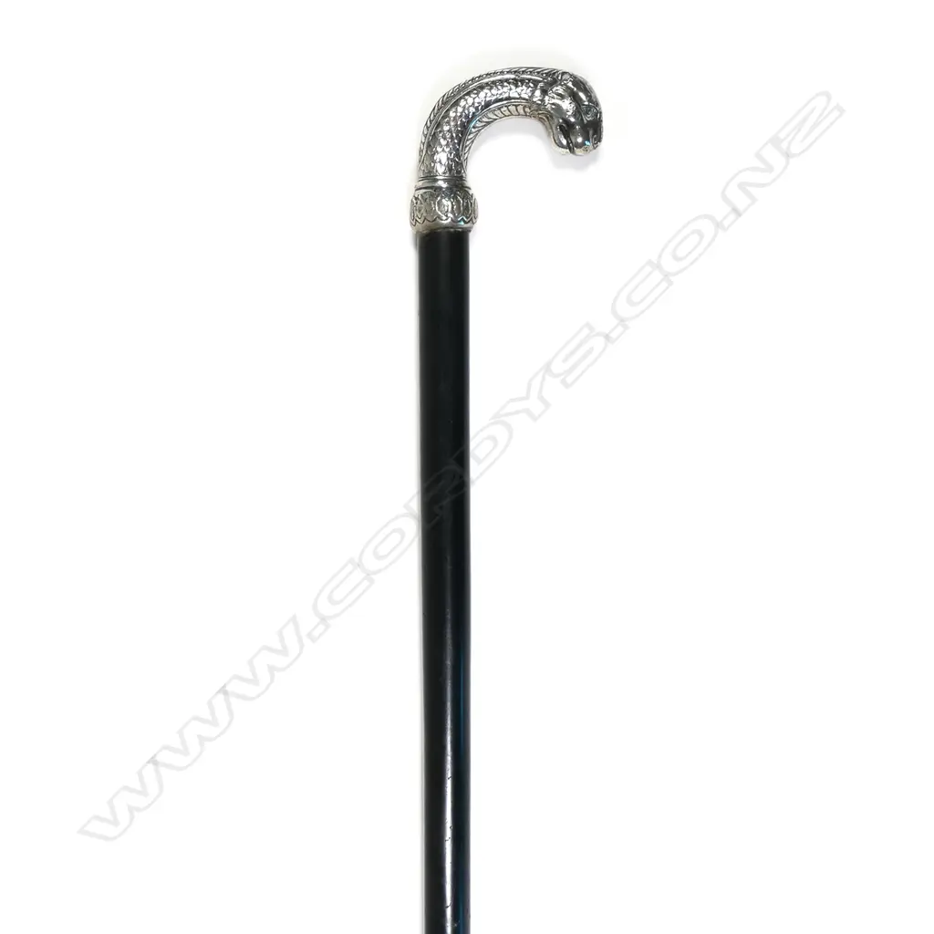 An ebony walking stick with silver leopard's head handle, Image 1++