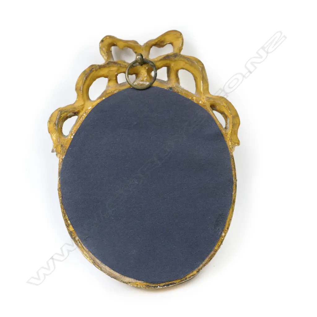 An antique portrait miniature of a gent, Image 1++