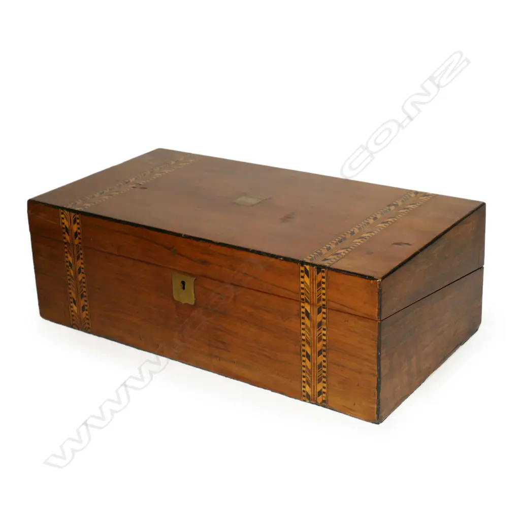 A Victorian walnut inlaid writing slope, Image 1++