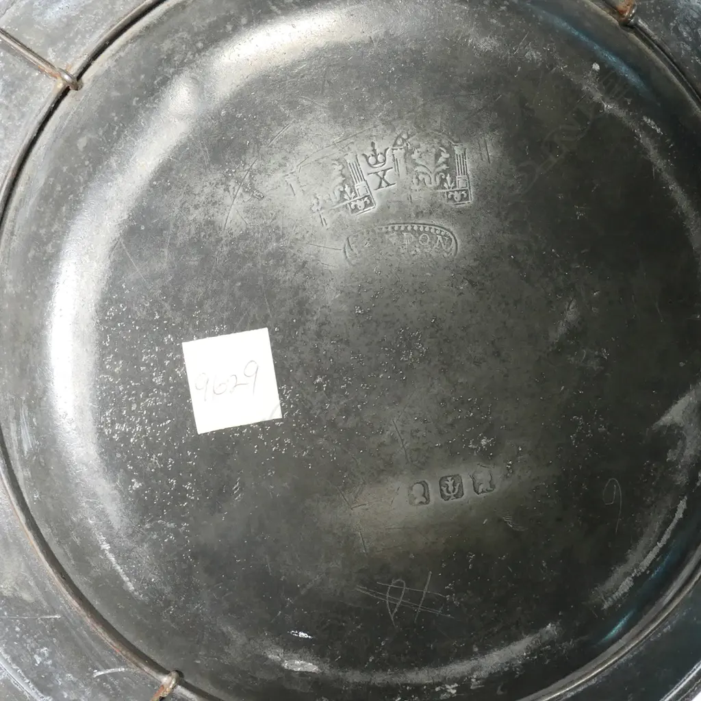 Two 18th/19thC English pewter chargers, Image 1++