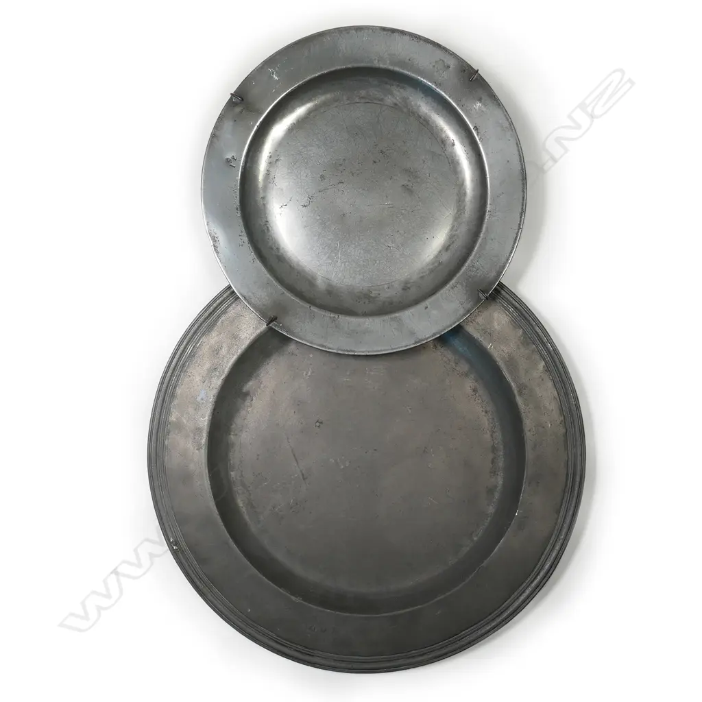 Two 18th/19thC English pewter chargers, Image 1++