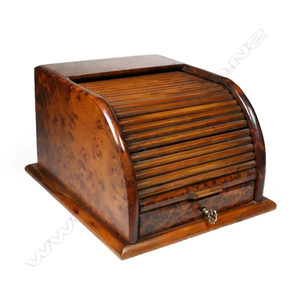 A New Zealand burr and figured kauri small novelty box, Image 1++