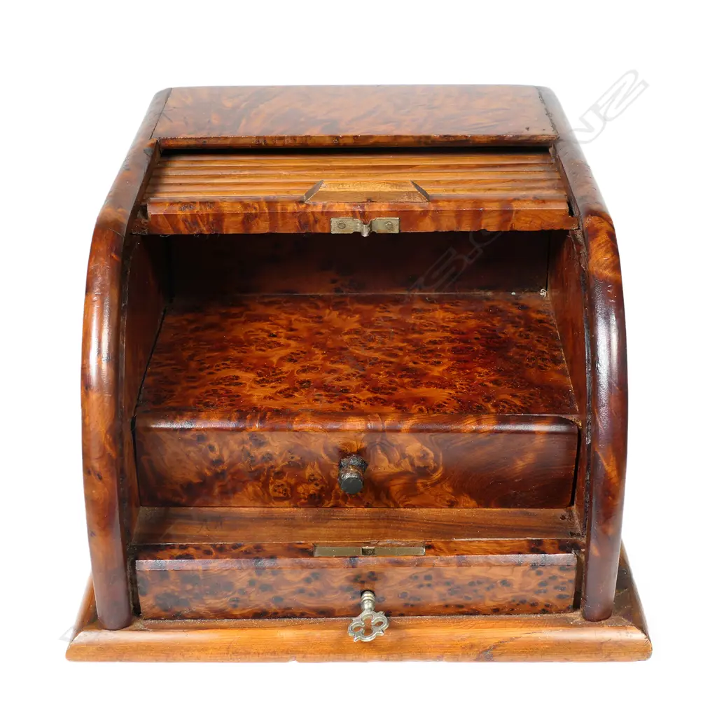 A New Zealand burr and figured kauri small novelty box, Image 1++