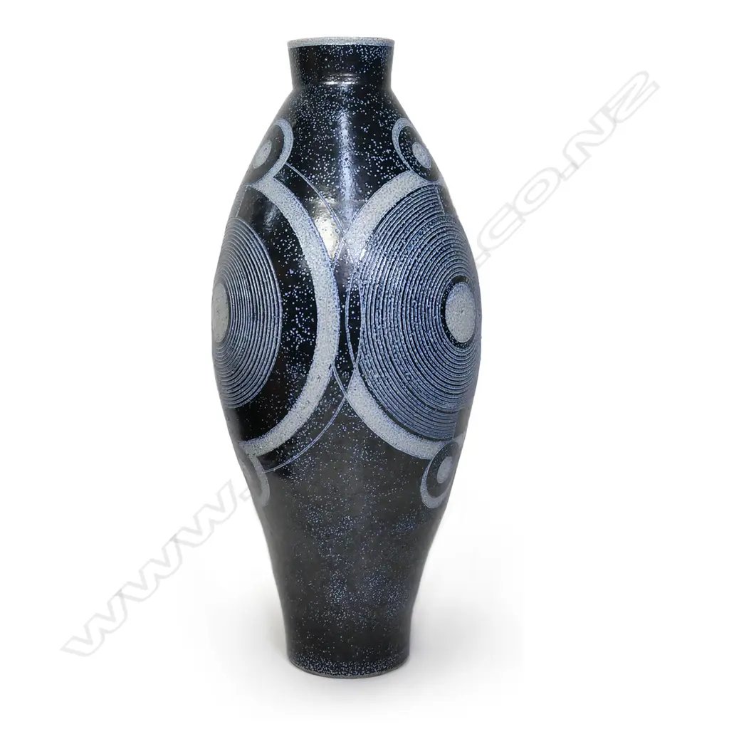 A quality large Roy Cowan (CNZM MBE 1918-2006) salt glazed floor pot, Image 1++