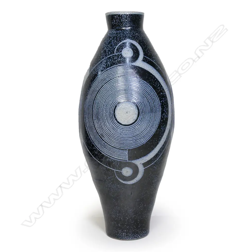 A quality large Roy Cowan (CNZM MBE 1918-2006) salt glazed floor pot, Image 1++