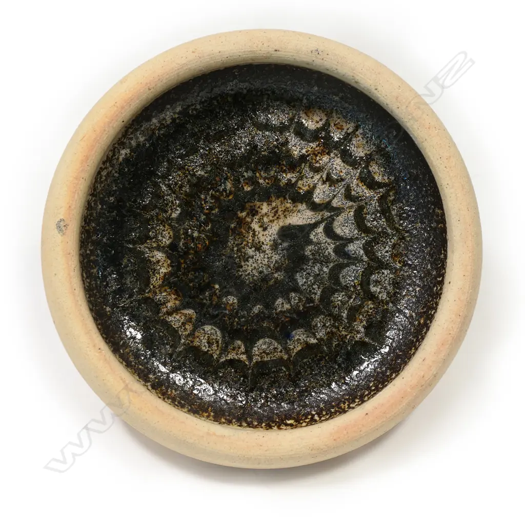 A Len Castle c1970 pin dish, Image 1++