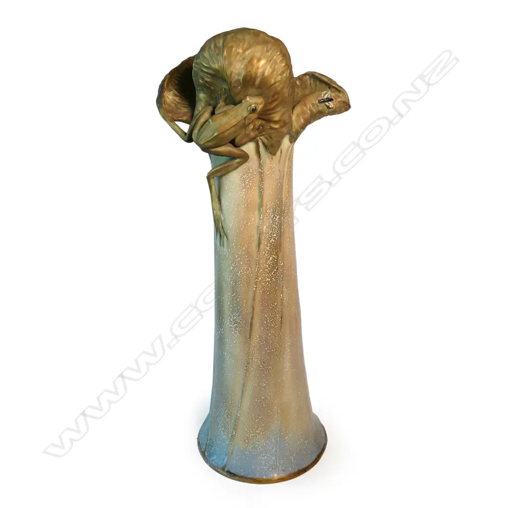 An early 1900s Eduard Stellmacher (Germany, 1868-1929) Art Nouveau porcelain vase, Image 1++