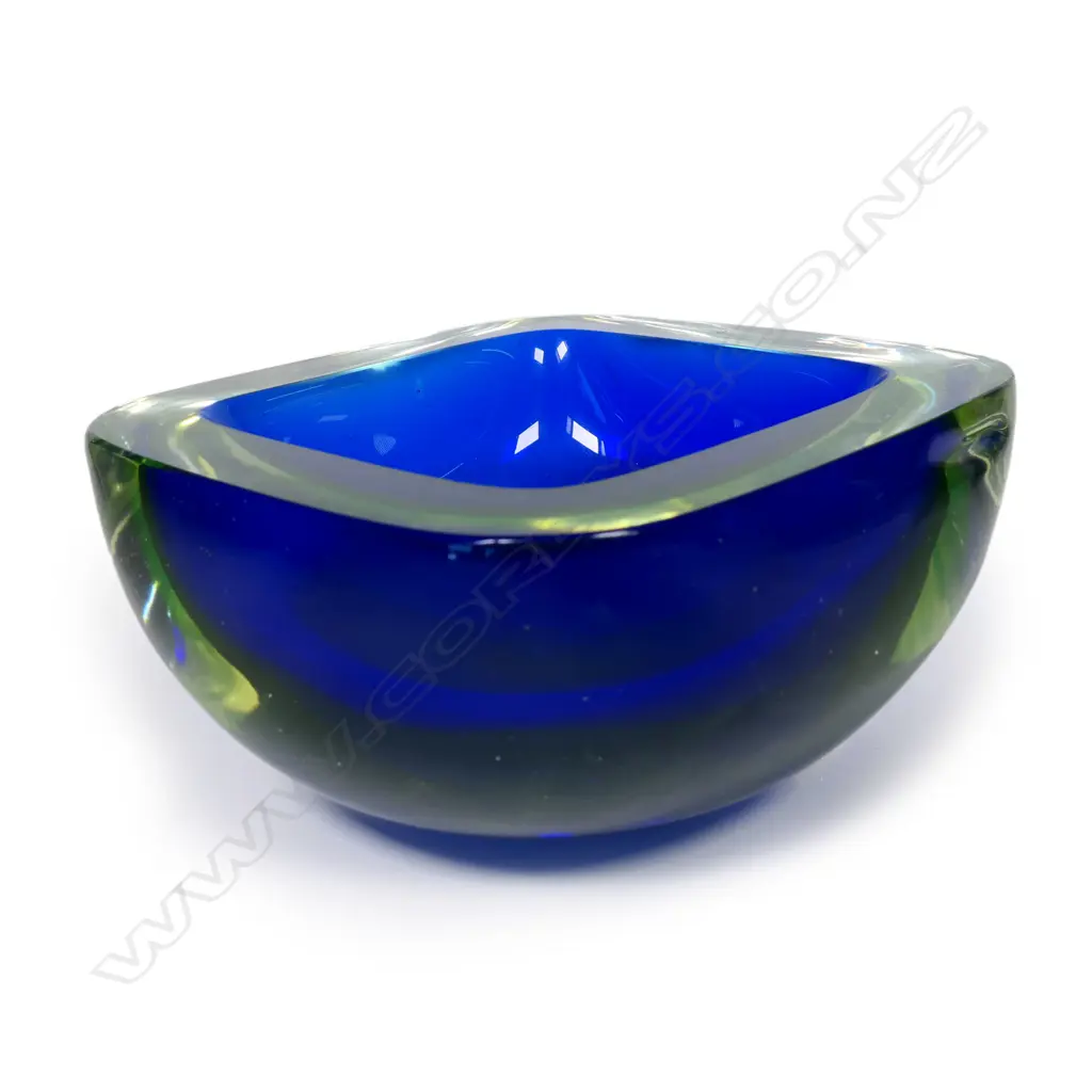 A Murano Sommerso bowl, Image 1++