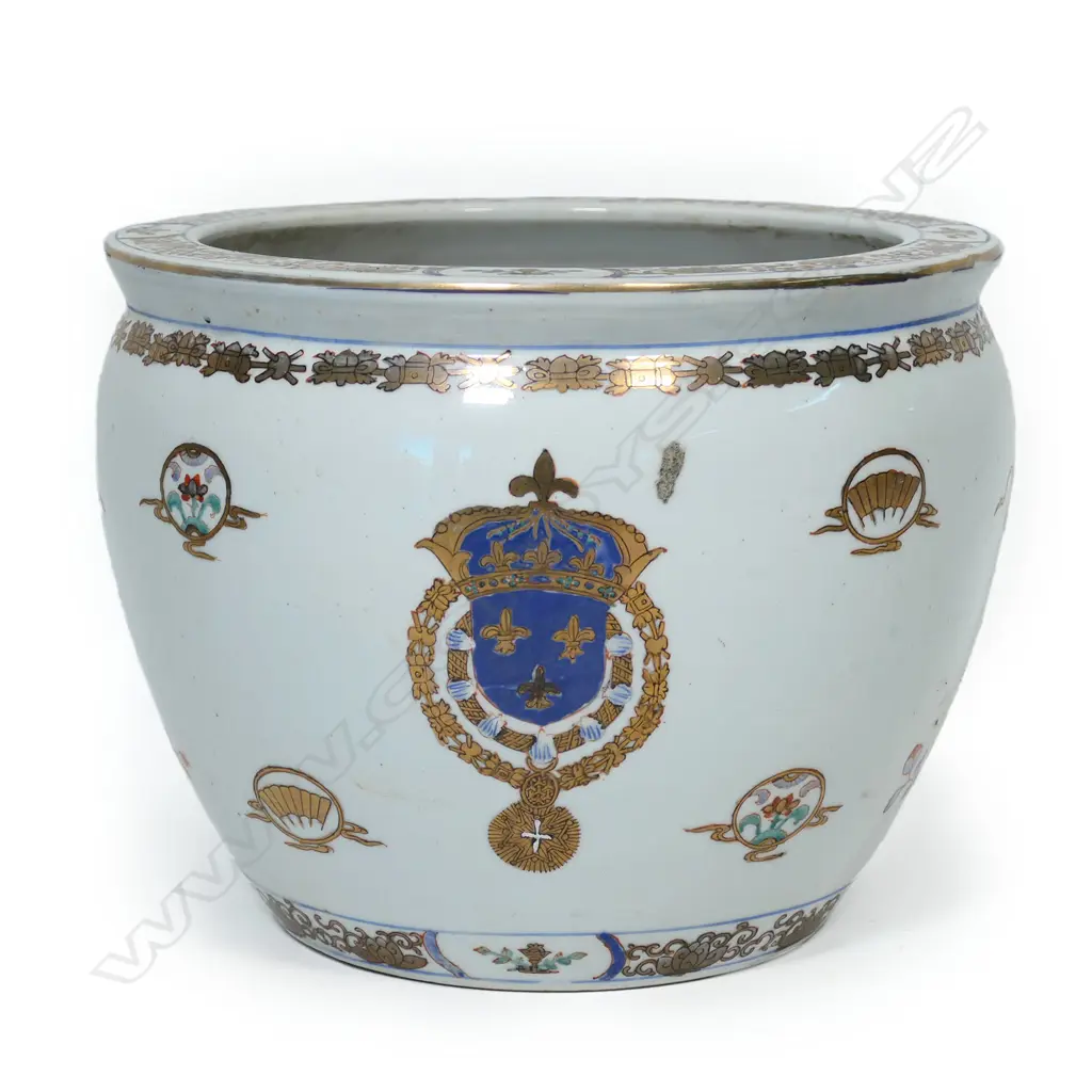 A Chinese porcelain jardinière, Image 1++