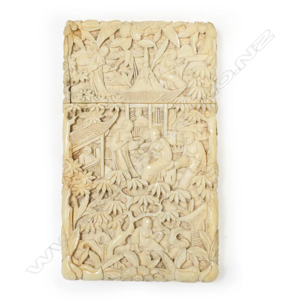 A Chinese carved ivory card case, Image 1++