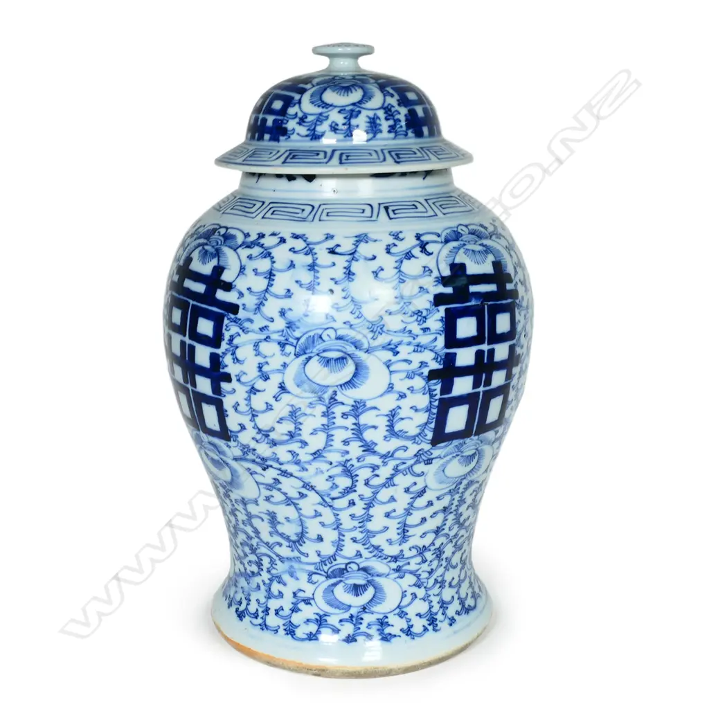 A 19thC Chinese blue and white baluster jar, Image 1++