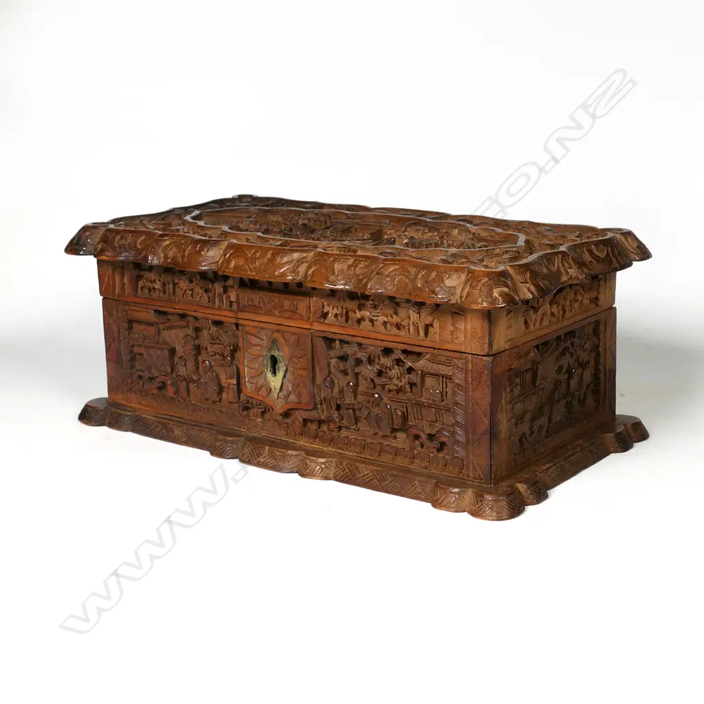 An early 20thc Chinese finely carved sandlewood trinket box, Image 1++