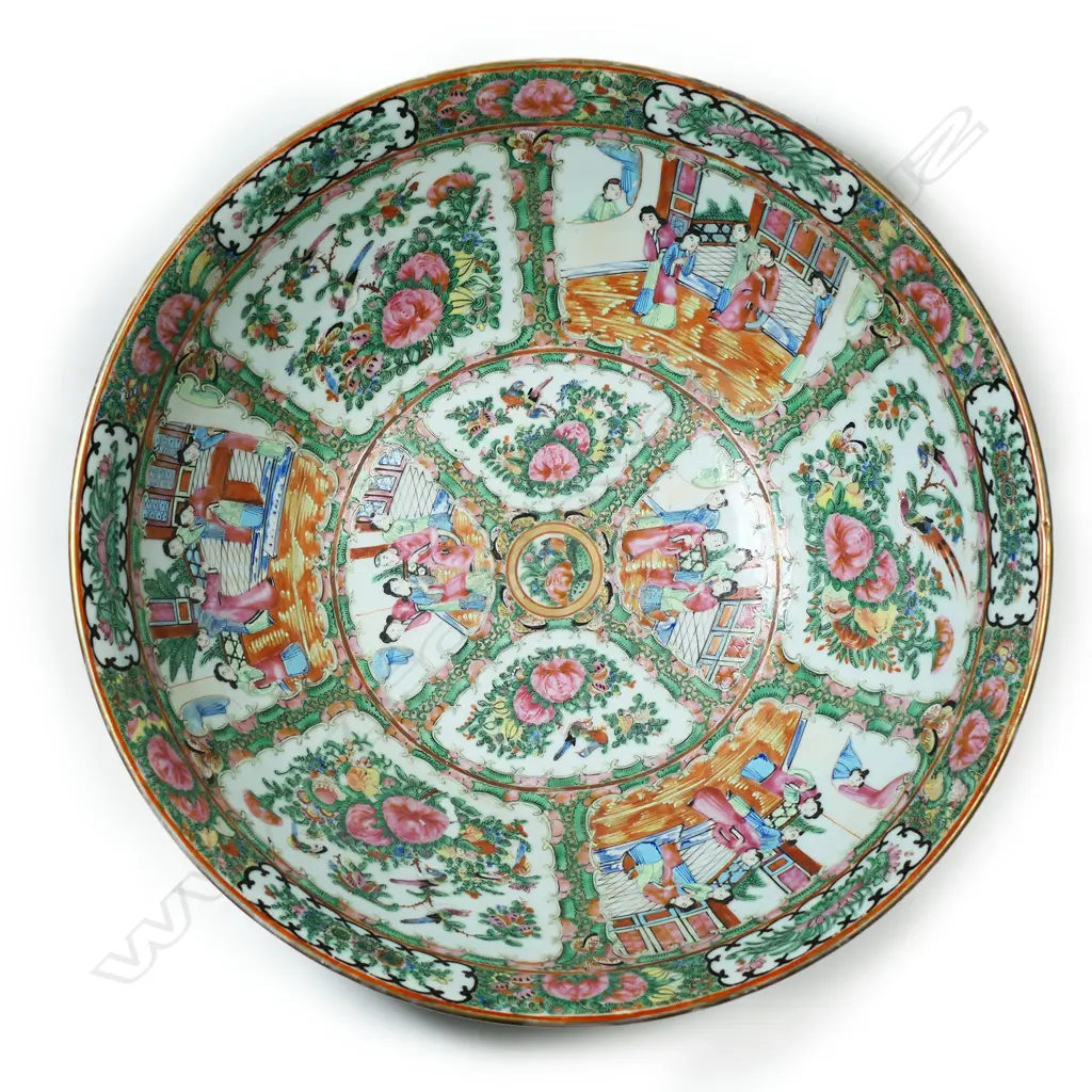 A large Chinese famille rose porcelain punch bowl Image 1++