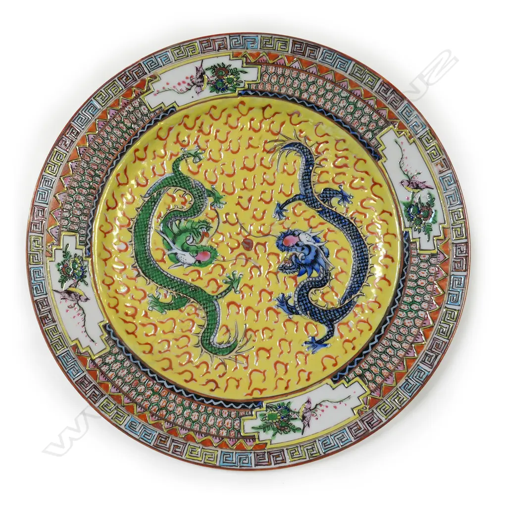 An old Chinese double dragon porcelain plate, Image 1++
