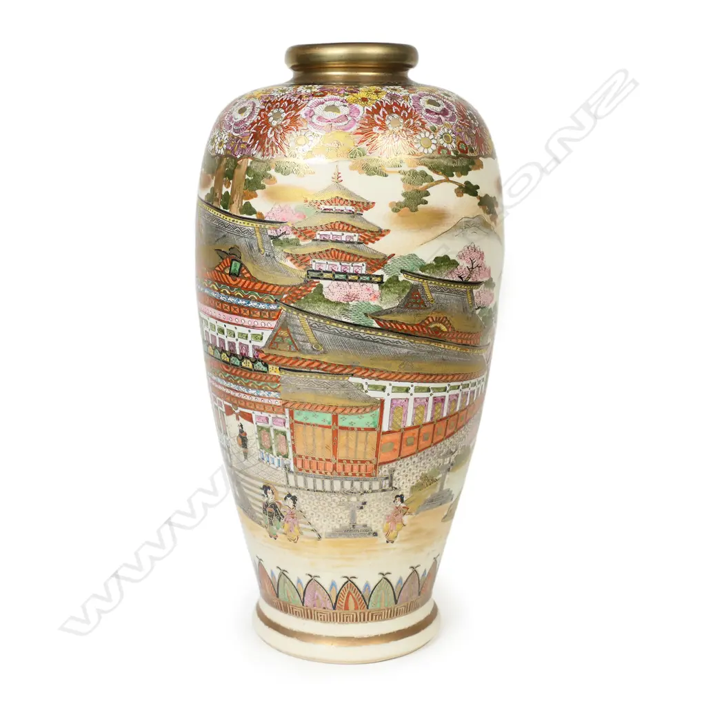 A Satsuma shoulder vase Image 1++