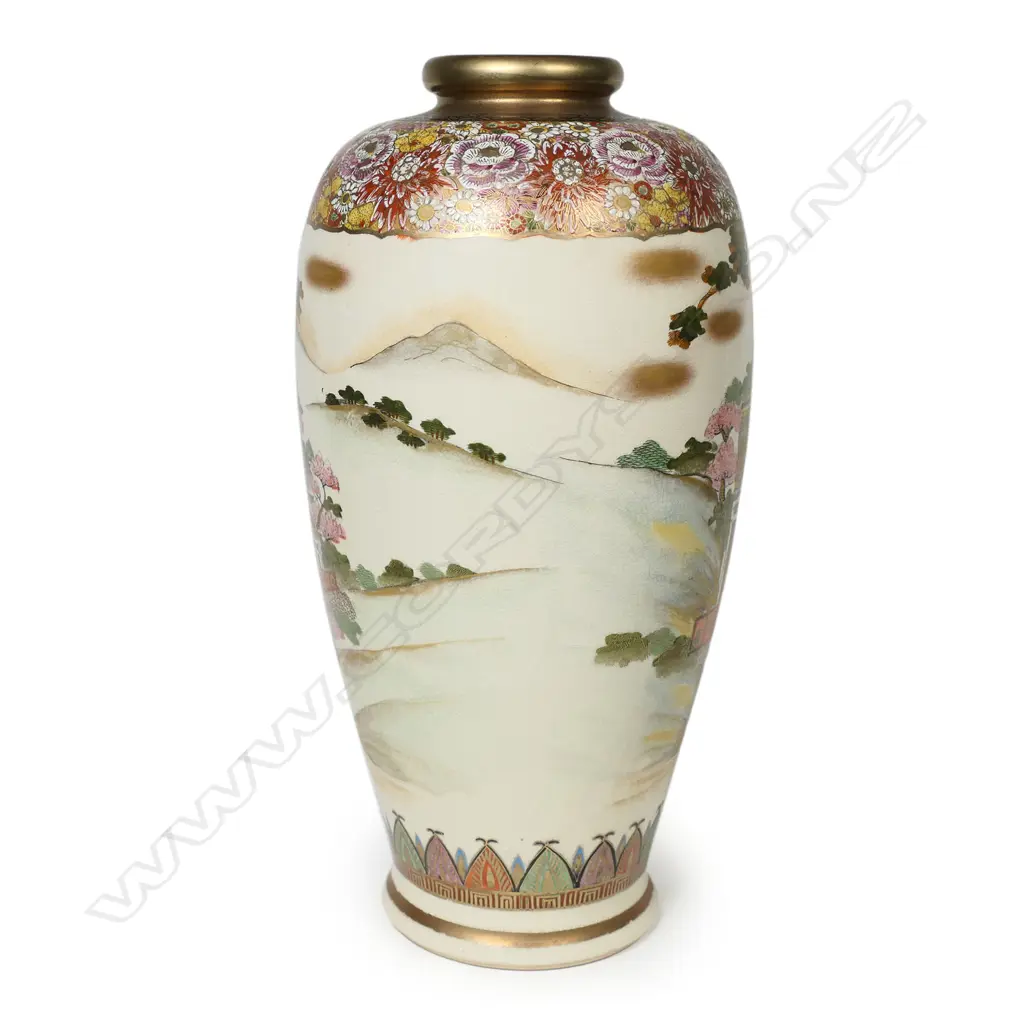 A Satsuma shoulder vase Image 1++