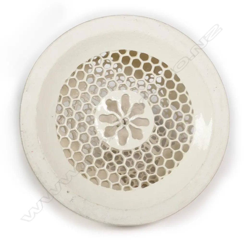 A fine Japanese Satsuma reticulated tripod koro Image 1++