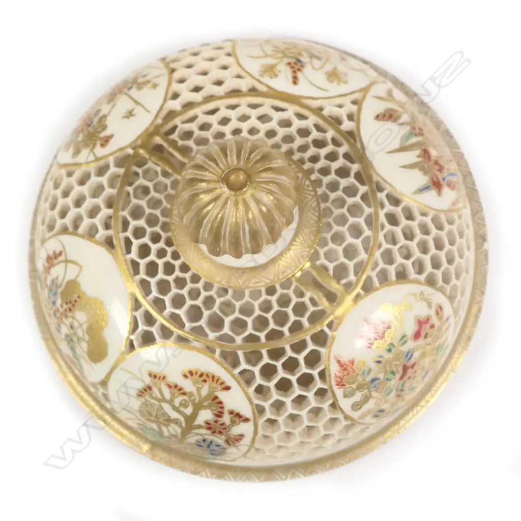 A fine Japanese Satsuma reticulated tripod koro Image 1++