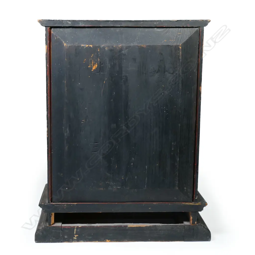 A Japanese Meiji black lacquer and gilt Buddhist house shrine cabinet Image 1++
