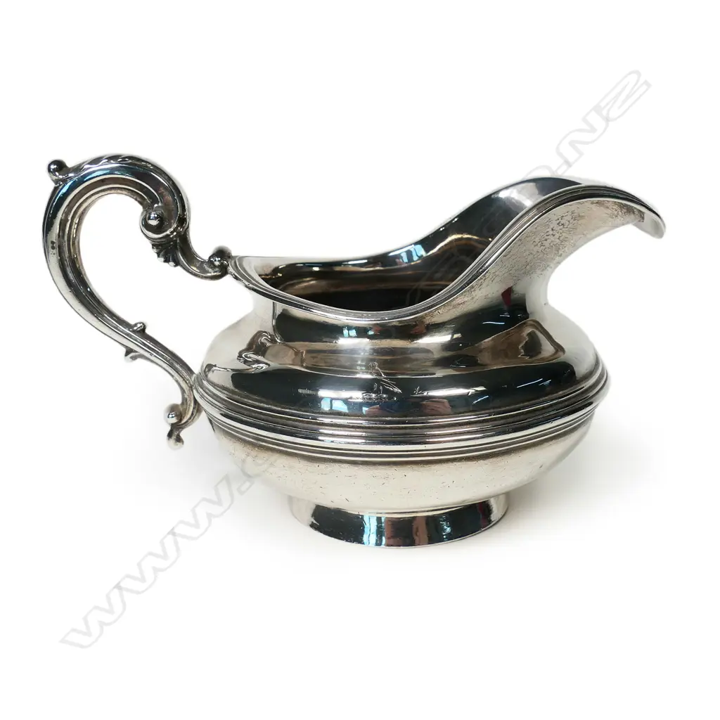 An Irish William IV silver milk jug, Image 1++