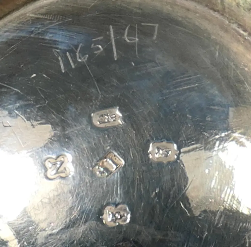 An Irish William IV silver milk jug, Image 1++